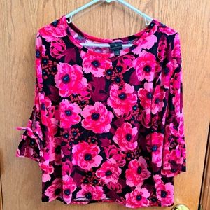 Loose flowered blouse